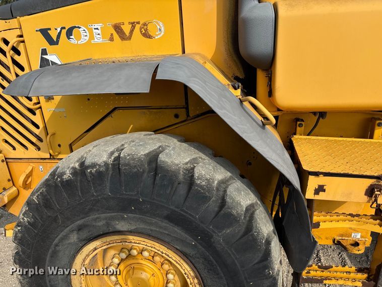 image for item EA7018 2006 Volvo L70E wheel loader