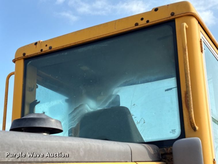 image for item EA7018 2006 Volvo L70E wheel loader