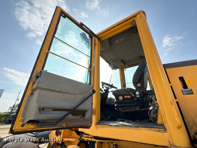 image for item EA7018 2006 Volvo L70E wheel loader