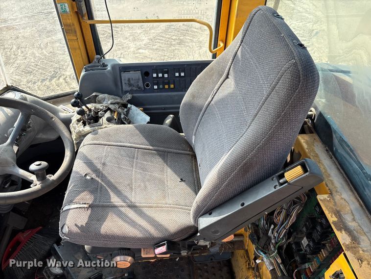image for item EA7018 2006 Volvo L70E wheel loader