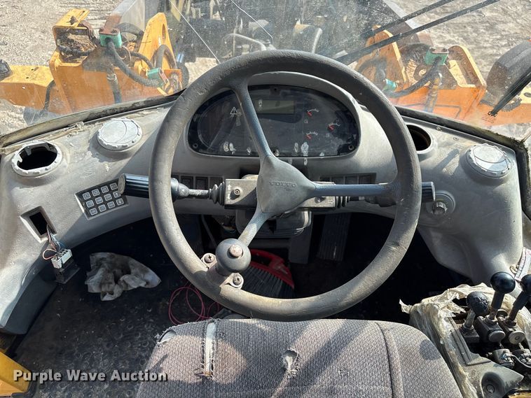 image for item EA7018 2006 Volvo L70E wheel loader