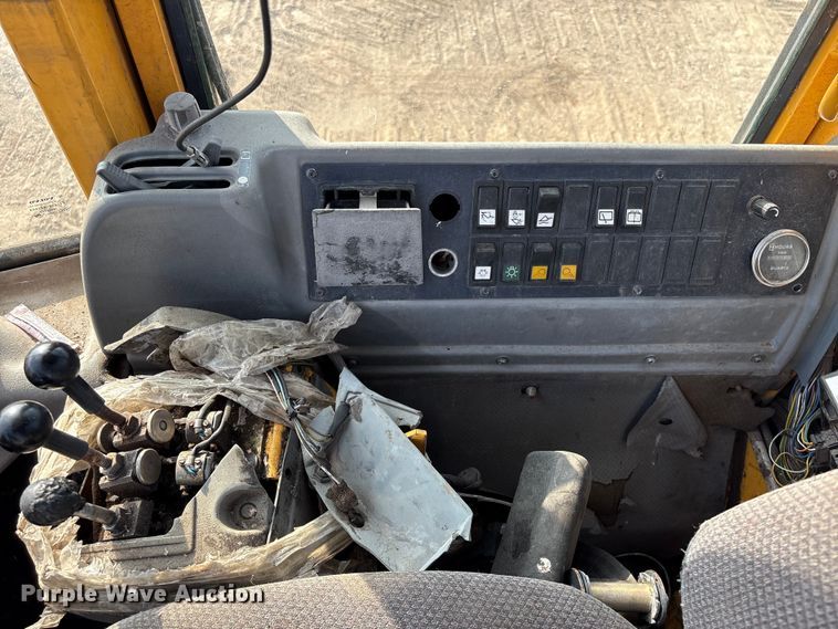 image for item EA7018 2006 Volvo L70E wheel loader