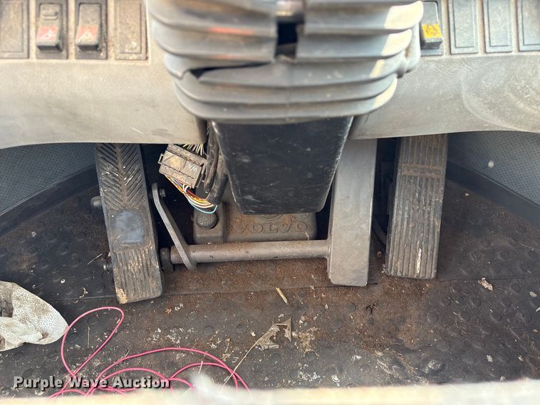 image for item EA7018 2006 Volvo L70E wheel loader