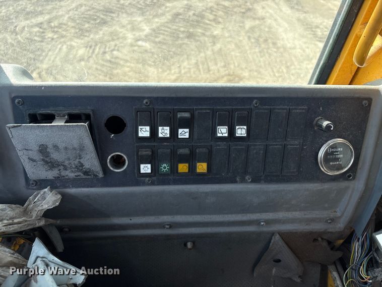 image for item EA7018 2006 Volvo L70E wheel loader