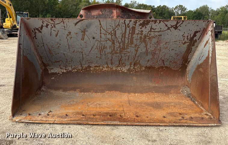 image for item EA7019 Volvo 82602 loader bucket