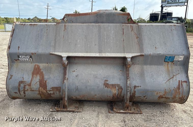 image for item EA7019 Volvo 82602 loader bucket