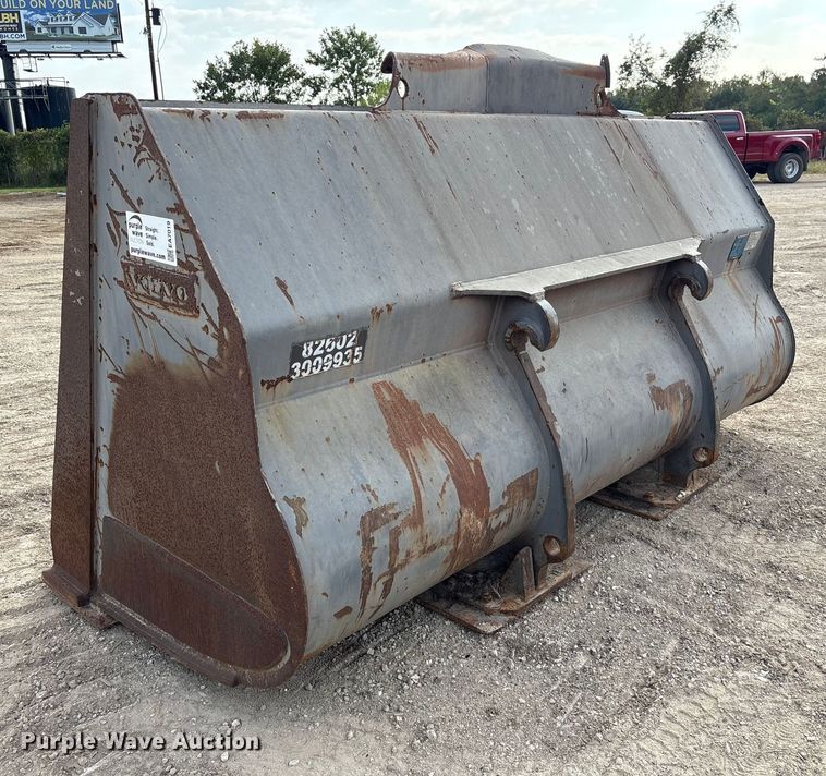 image for item EA7019 Volvo 82602 loader bucket