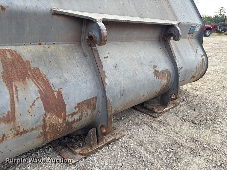 image for item EA7019 Volvo 82602 loader bucket