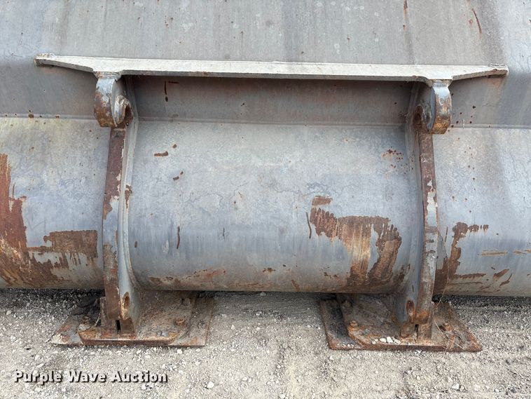 image for item EA7019 Volvo 82602 loader bucket