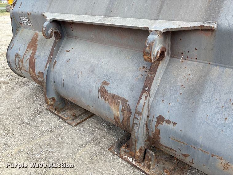 image for item EA7019 Volvo 82602 loader bucket