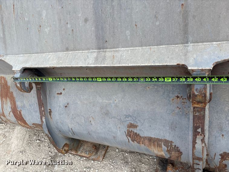 image for item EA7019 Volvo 82602 loader bucket