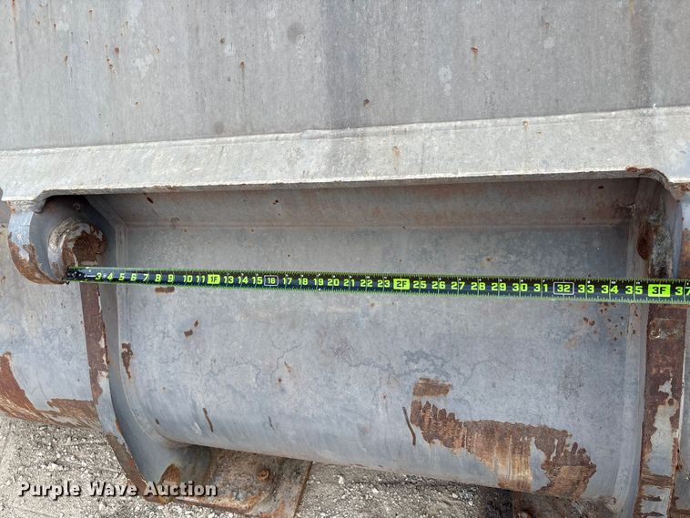 image for item EA7019 Volvo 82602 loader bucket