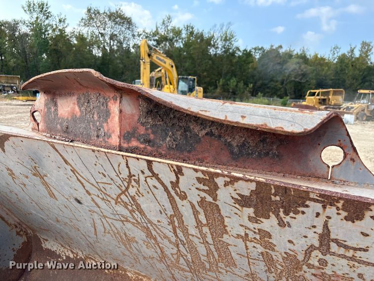 image for item EA7019 Volvo 82602 loader bucket