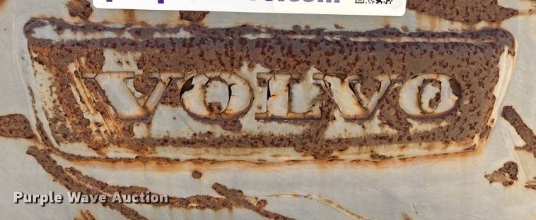 image for item EA7019 Volvo 82602 loader bucket