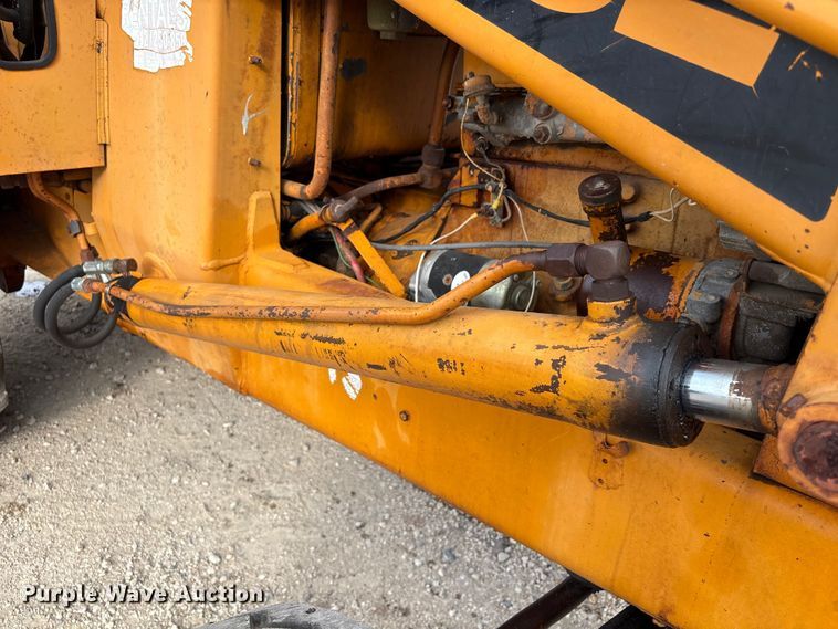 image for item EA7020 1978 Case 580C backhoe