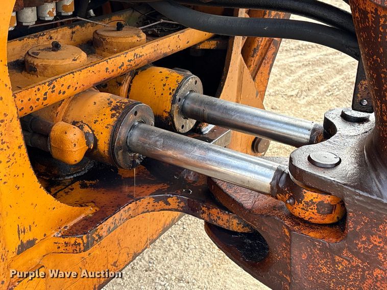 image for item EA7020 1978 Case 580C backhoe