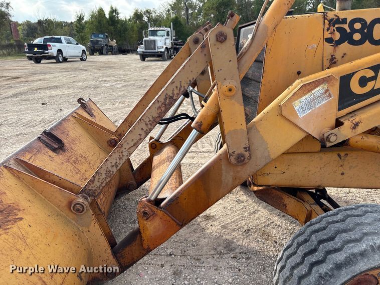 image for item EA7020 1978 Case 580C backhoe