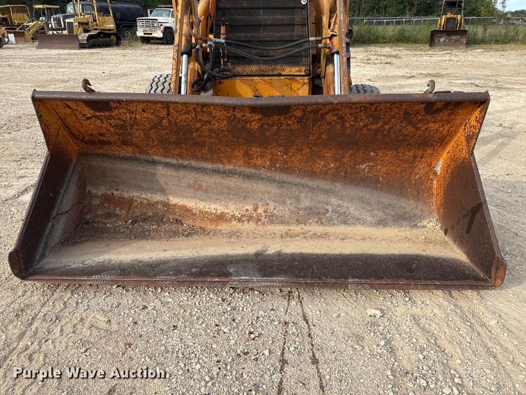 image for item EA7020 1978 Case 580C backhoe