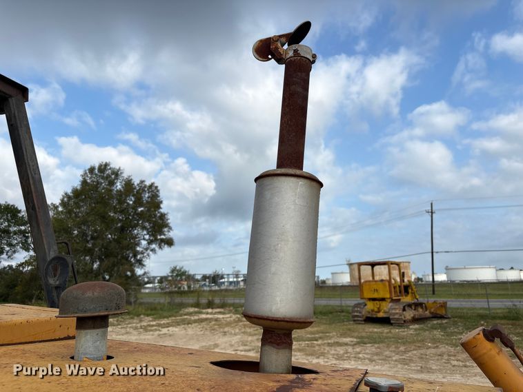 image for item EA7020 1978 Case 580C backhoe