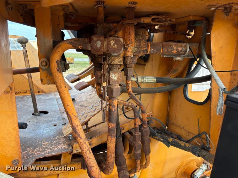 image for item EA7020 1978 Case 580C backhoe