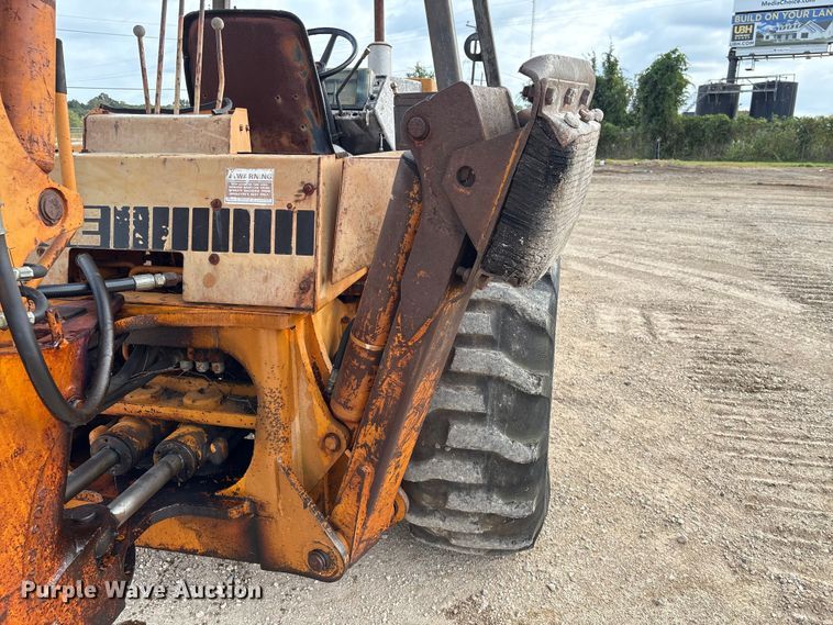 image for item EA7020 1978 Case 580C backhoe