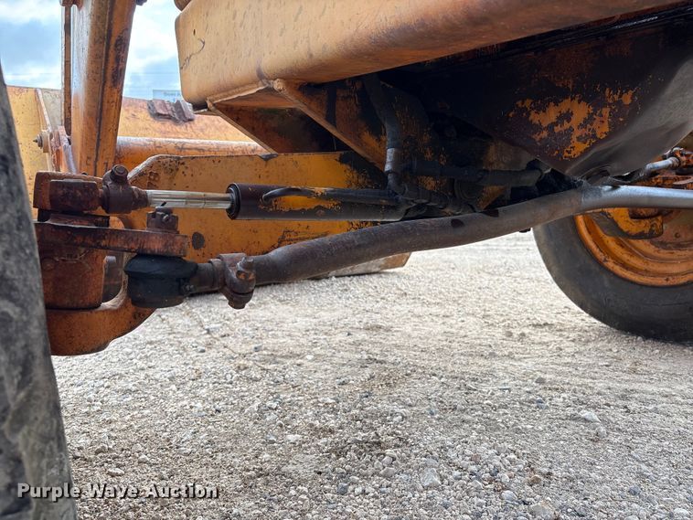 image for item EA7020 1978 Case 580C backhoe