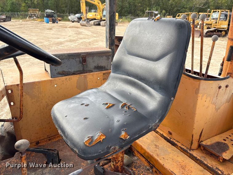 image for item EA7020 1978 Case 580C backhoe
