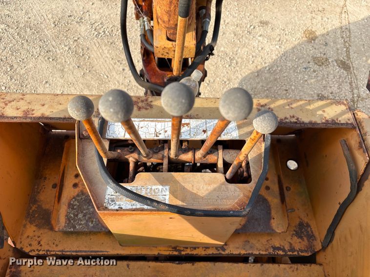 image for item EA7020 1978 Case 580C backhoe