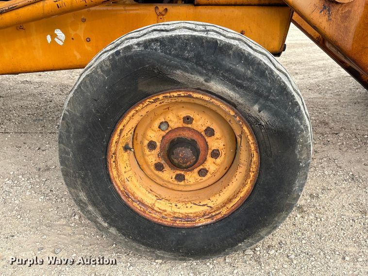 image for item EA7020 1978 Case 580C backhoe