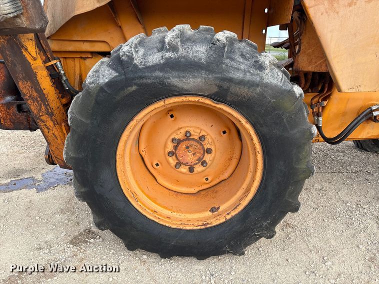 image for item EA7020 1978 Case 580C backhoe