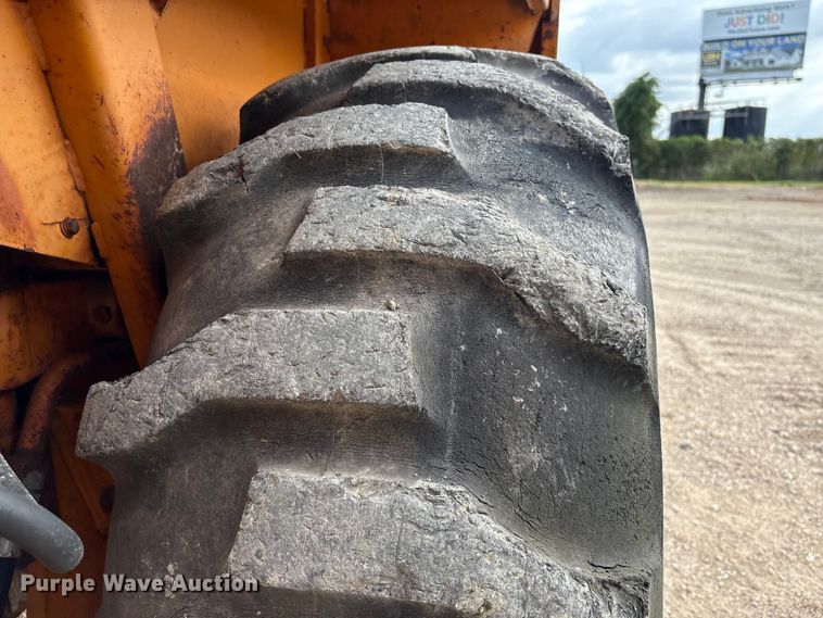 image for item EA7020 1978 Case 580C backhoe