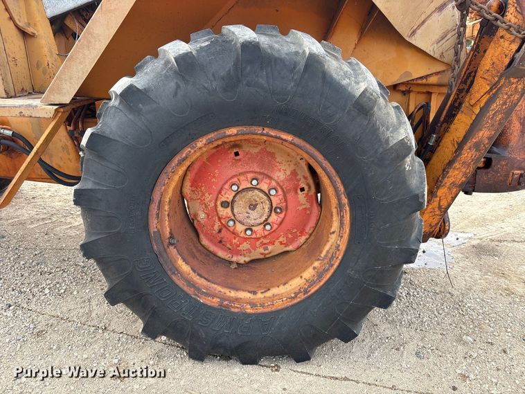 image for item EA7020 1978 Case 580C backhoe