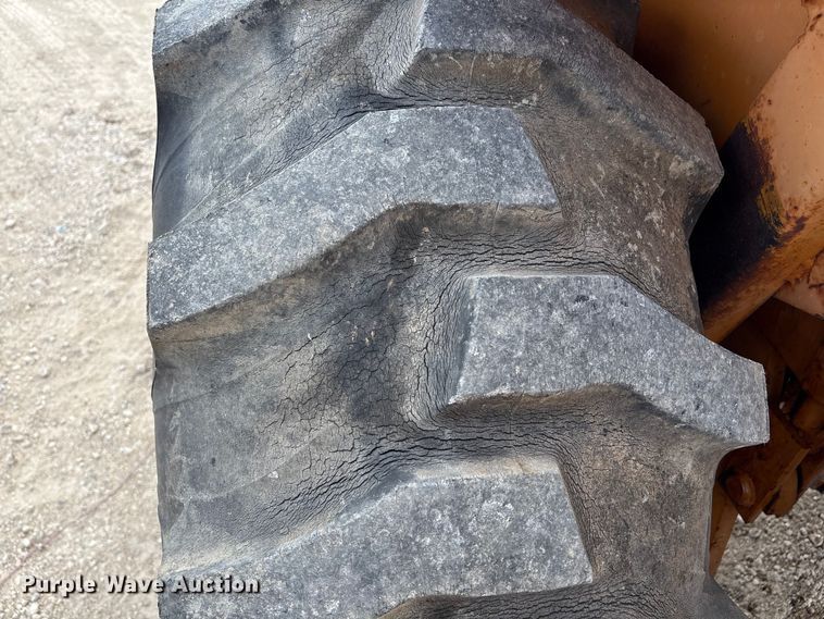 image for item EA7020 1978 Case 580C backhoe