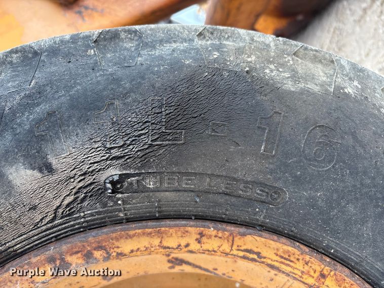 image for item EA7020 1978 Case 580C backhoe