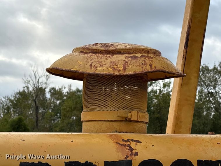 image for item EA7021 Dresser TD15E dozer