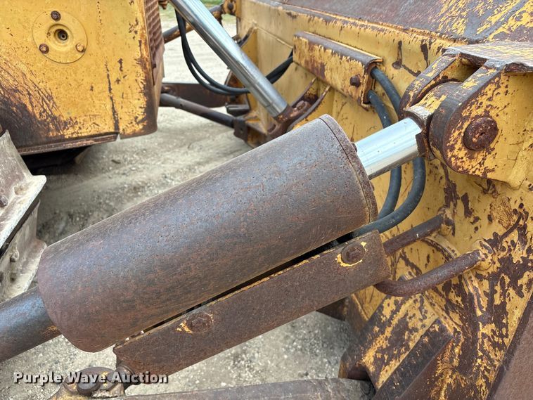 image for item EA7021 Dresser TD15E dozer