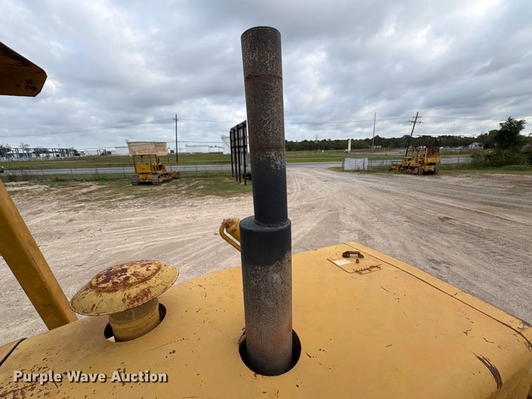 image for item EA7021 Dresser TD15E dozer