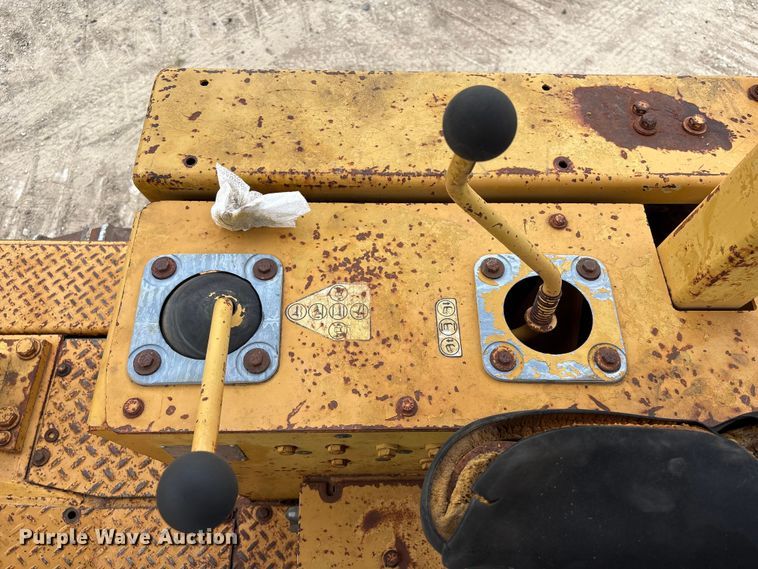 image for item EA7021 Dresser TD15E dozer