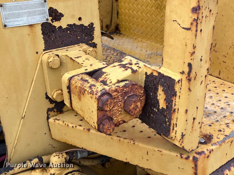 image for item EA7022 1988 Caterpillar D3C dozer