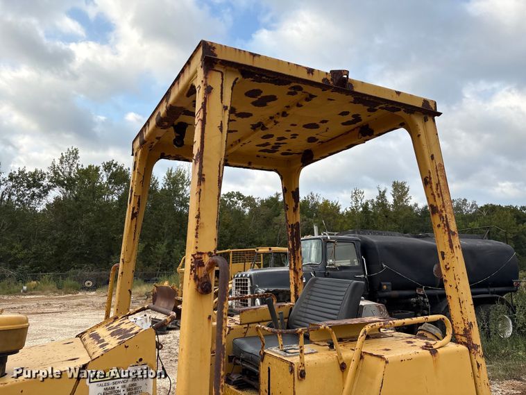 image for item EA7022 1988 Caterpillar D3C dozer