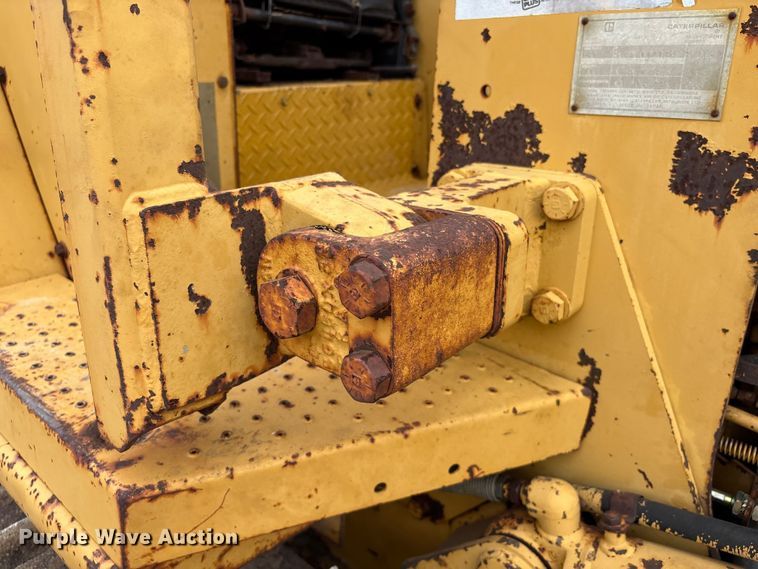 image for item EA7022 1988 Caterpillar D3C dozer
