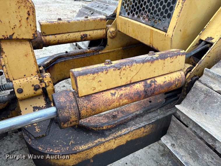 image for item EA7022 1988 Caterpillar D3C dozer