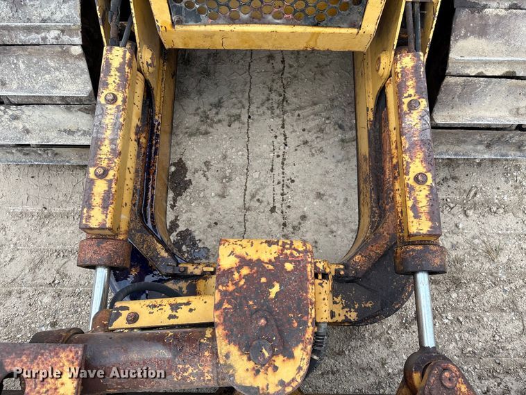 image for item EA7022 1988 Caterpillar D3C dozer