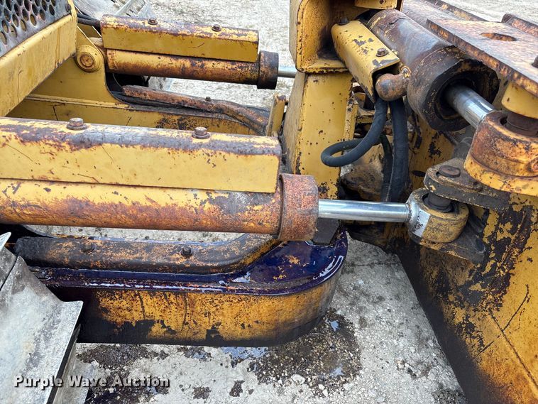 image for item EA7022 1988 Caterpillar D3C dozer