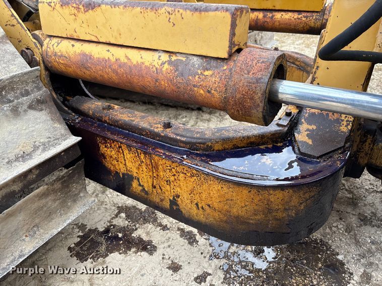 image for item EA7022 1988 Caterpillar D3C dozer