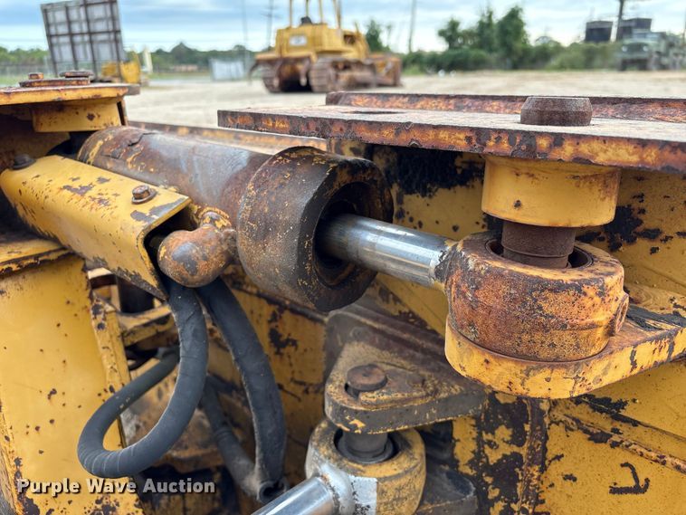image for item EA7022 1988 Caterpillar D3C dozer