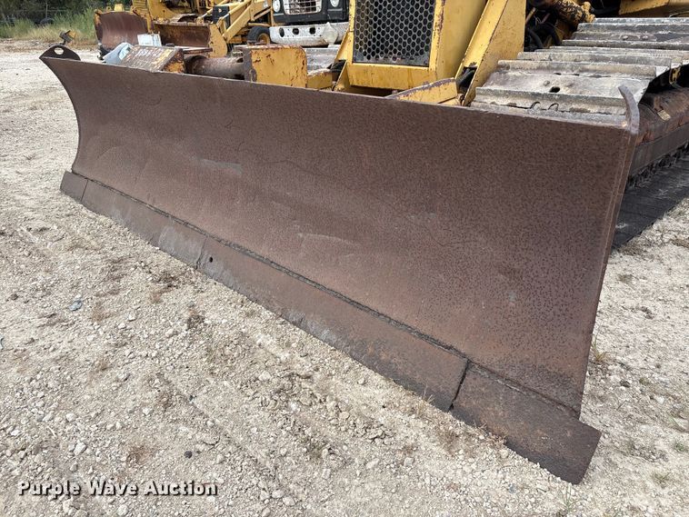 image for item EA7022 1988 Caterpillar D3C dozer