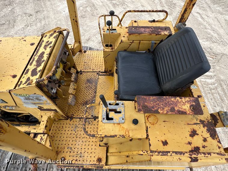 image for item EA7022 1988 Caterpillar D3C dozer