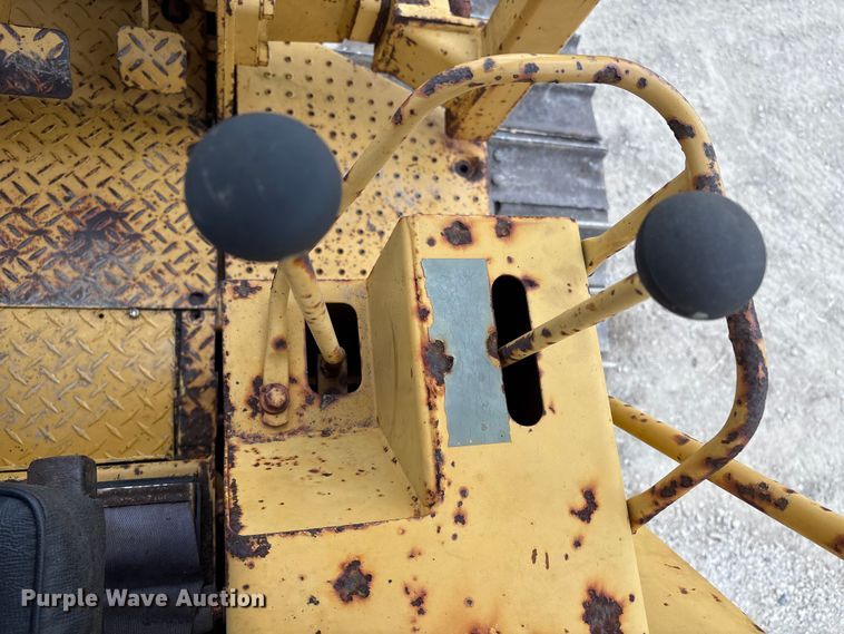 image for item EA7022 1988 Caterpillar D3C dozer