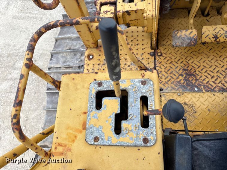 image for item EA7022 1988 Caterpillar D3C dozer
